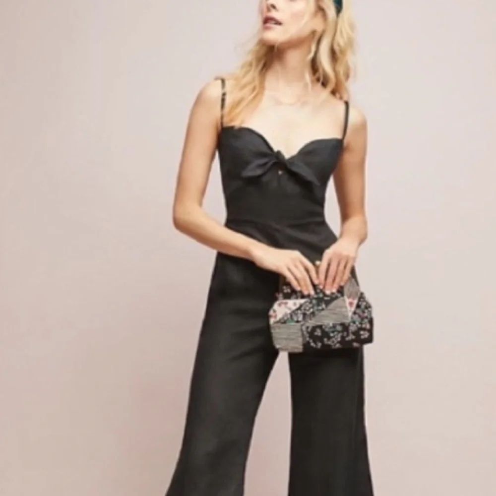 ❤️… Anthropologie Faithful The Brand Linen Black Bow Jumpsuit - Picture 2 of 5
